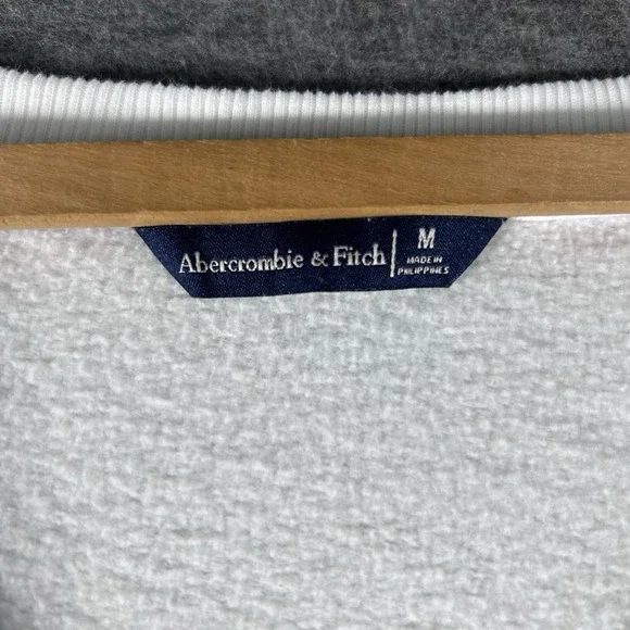 Abercrombie & Fitch Sweatshirt Womens Cropped Boxy Fit Size M V-Neck Preppy Y2K - Picture 5 of 6